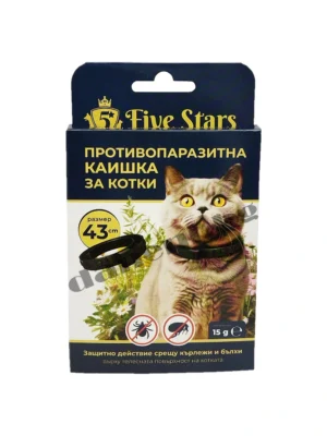 Черна противопаразитна каишка за котки Five Stars, поставена на врата на коте.