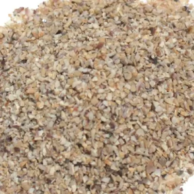 1 кг натурален пясък за птици Croci Sandy Grit, богат на калций и други минерали.